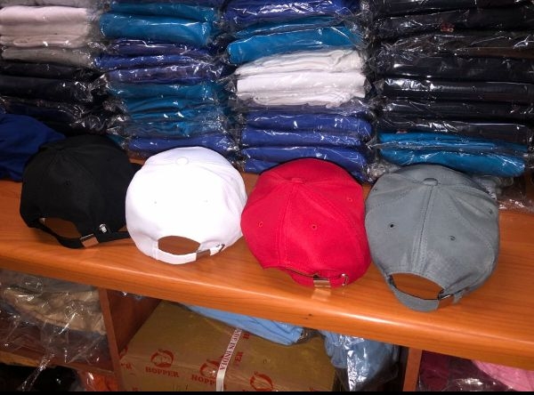 Caps