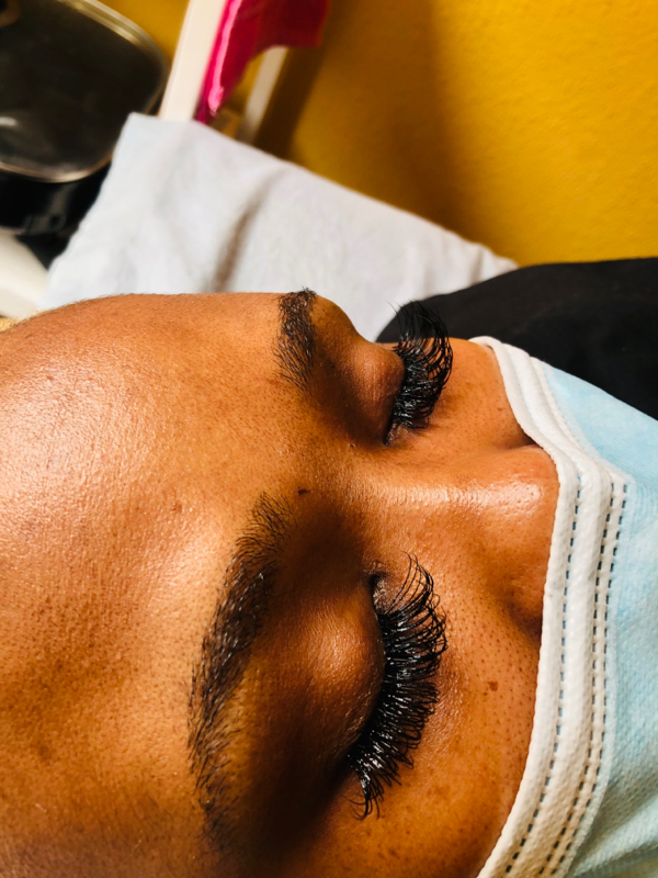 Individual eyelashes extensions