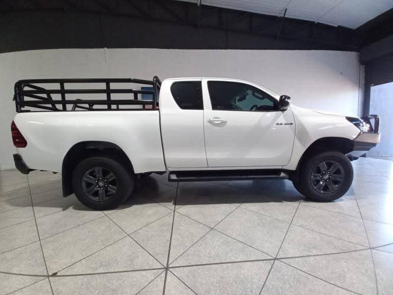 2025 Toyota Hilux 2.4GD-6 Xtra Cab Raider